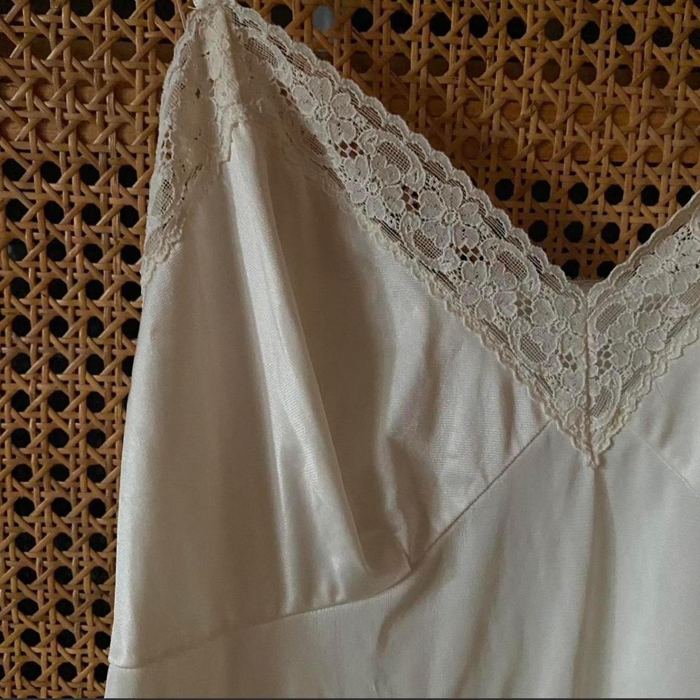 Vintage Vanity Fair Cream Silky Nylon Slip Dress with Lace Size M - Picture 7 of 7